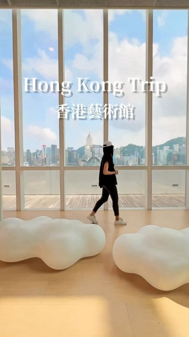 香港的美一起來感受❤️
香港藝術館真的好美、光影在空間流動！船舶在海上穿梭！真的是很棒又很chill的行程景點。

展覽館旁邊就是天星小輪🛳️一次最多只要港幣6.5元、就能在尖沙咀和中環來回移動！可欣賞到白天、黃昏和夜景的美麗。推薦給大家的必來景點🥰

#DiscoverHongKong#hongkong #hongkongtrip #露露吃香港 #hongkonggirl #香港景點#香港旅遊 #香港旅行 #香港展覽館 #天星小輪 #維多利亞港 #香港夜景